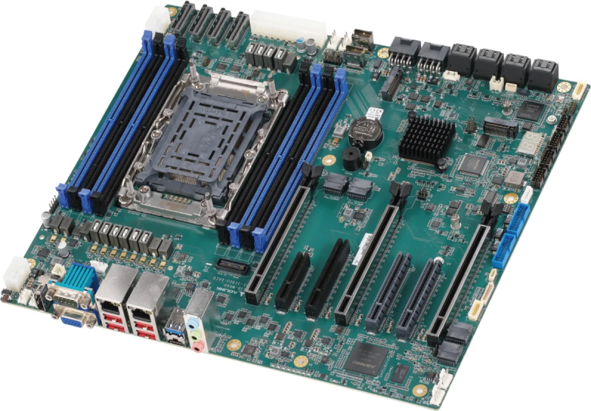 Материнская плата для будущих серверных процессоров Intel Xeon появилась раньше официального анонса