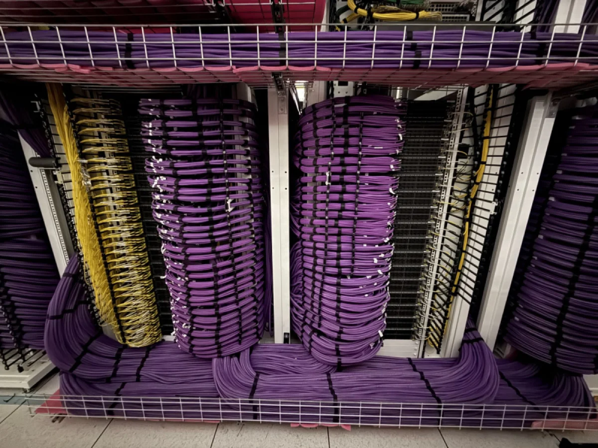 Пластик против меди: как волноводы изменят архитектуру дата-центров для ИИ