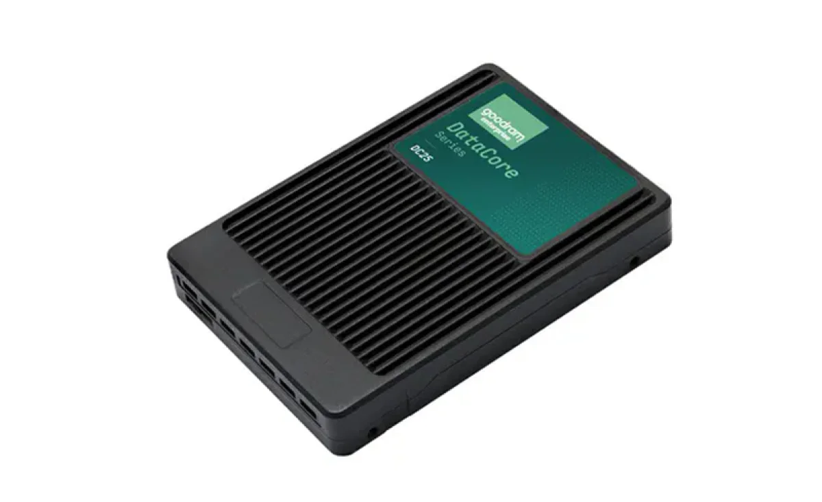 Рекордная емкость: представлен 122-терабайтный SSD для погружного охлаждения в ЦОД