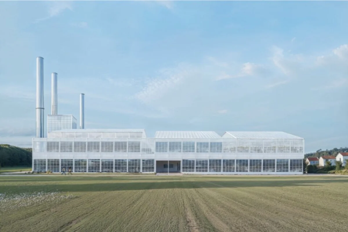 Под Парижем построят дата-центр, который будет обогревать теплицы и рыбную ферму