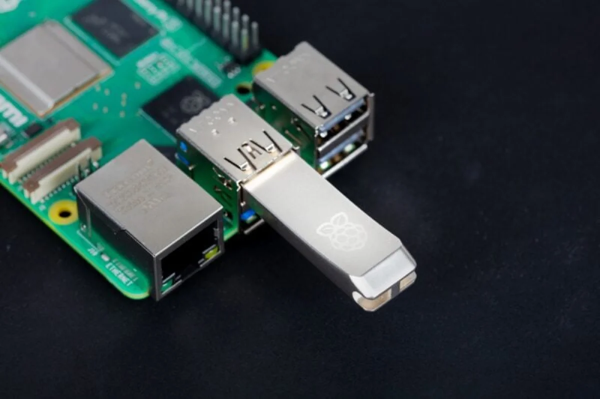 Официальная флешка Raspberry Pi: алюминиевый корпус, USB 3.0 и цена от $30