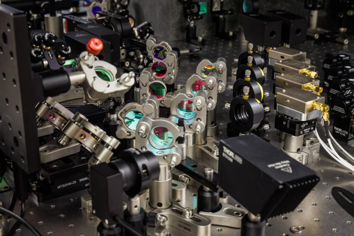 Microsoft совершила прорыв в хранении данных на стекле: скорость выросла, цена упала