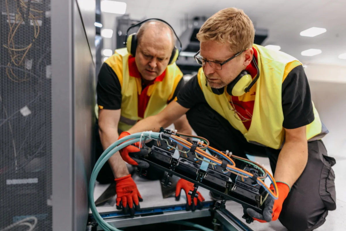 DHL создает логистическую сеть для ИИ: 10 новых складов для оборудования ЦОД в Северной Америке