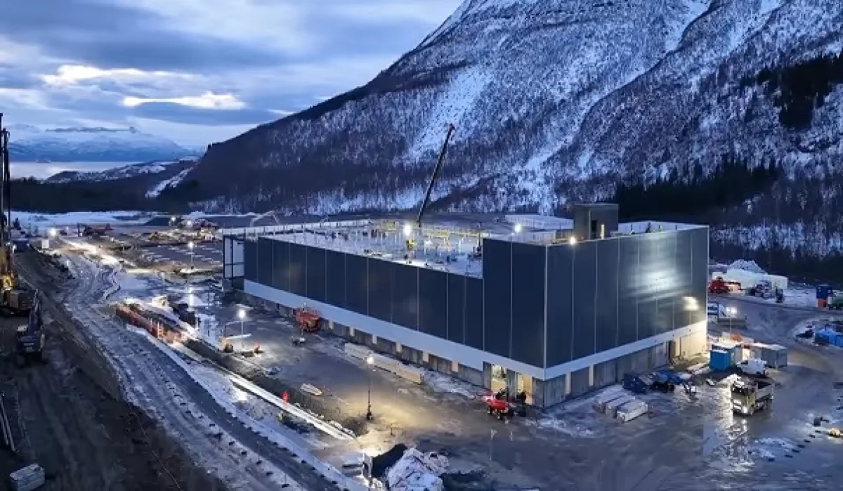 Microsoft забирает 30 тысяч чипов NVIDIA, которые OpenAI заказала для проекта Stargate в Норвегии